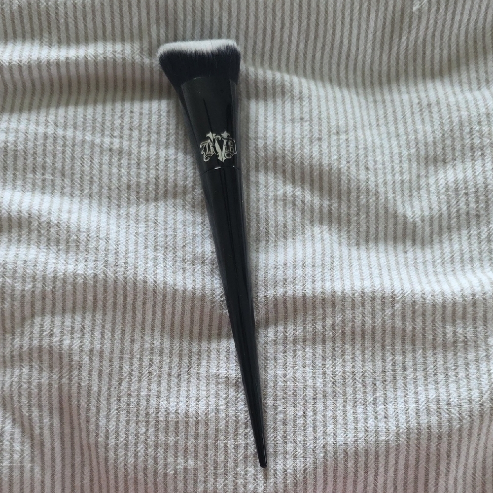Kat Von D Black Angled Makeup Brush